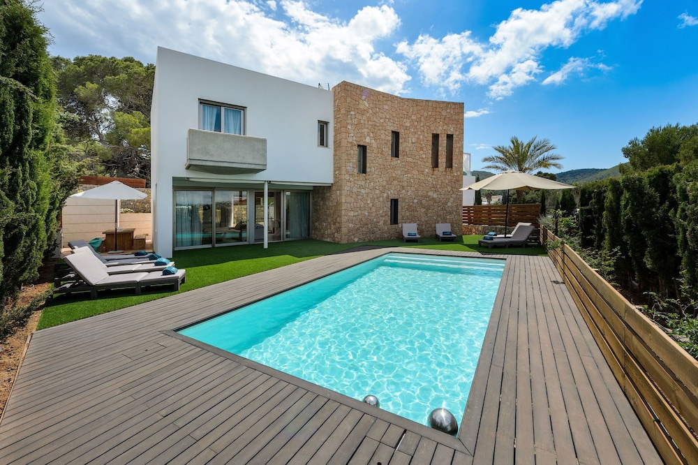 Villa Montecristo Ibiza — 4-Star Luxury Hotel in Sant Antoni De Portmany, Spain