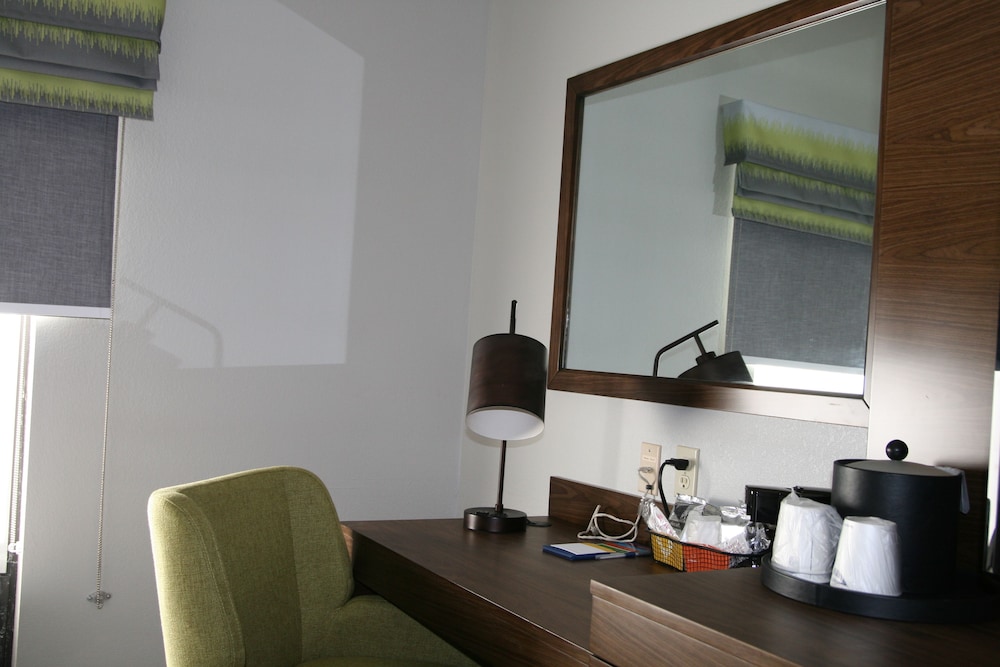 Hampton Inn Clarion - photo 12