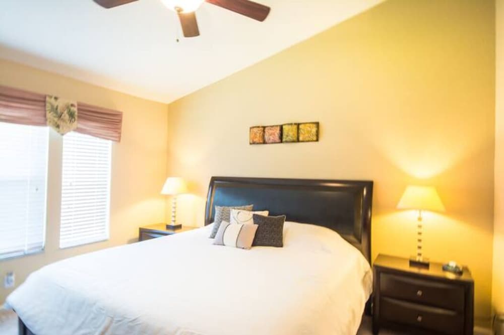 3BR Windsor Hills Townhome 7671 by OVRH VR - photo 11