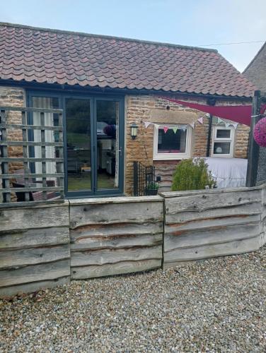 Larch Cottage Ruston with hot tub dogs go free