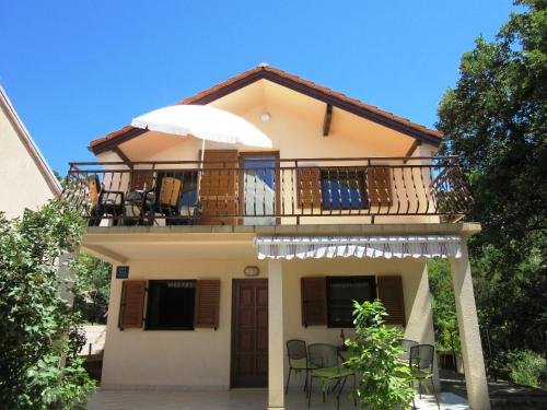 Apartmani Gracijela — 4-Star Luxury Hotel in Karlobag, Croatia
