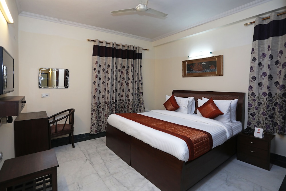 Oyo 9299 Dlf Phase 4 - last minute hotel in Gurgaon