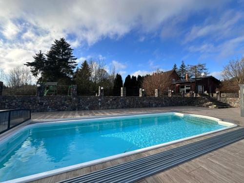 Ferienhaus MILA Pool Sauna Whirlwanne 5000qm Privatgelände mit Bolzplatz — hotel near Rostock-Laage Airport