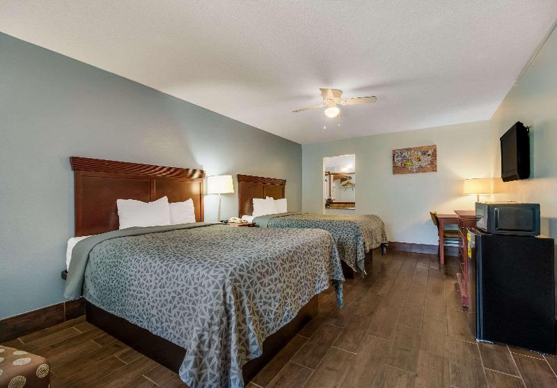 Econo Lodge Inn & Suites Fulton Rockport - photo 69