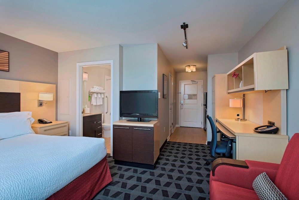 TownePlace Suites Fayetteville Cross Creek - photo 10