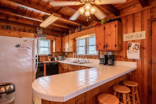 Lowe Tide by Oak Island Accommodations - photo 5