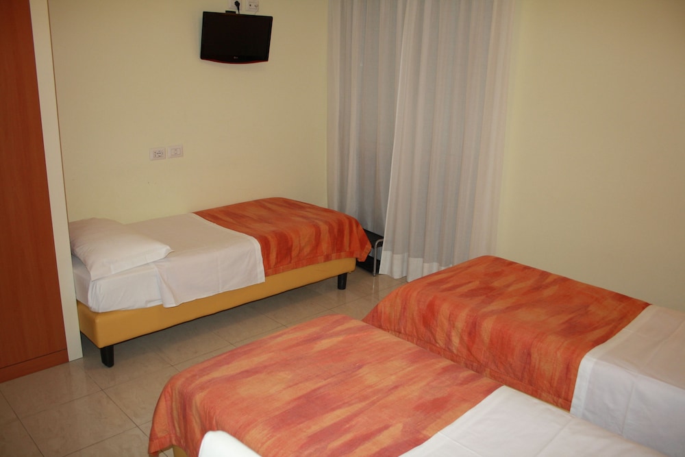 Hotel Gf — Cesano Boscone — photo 2