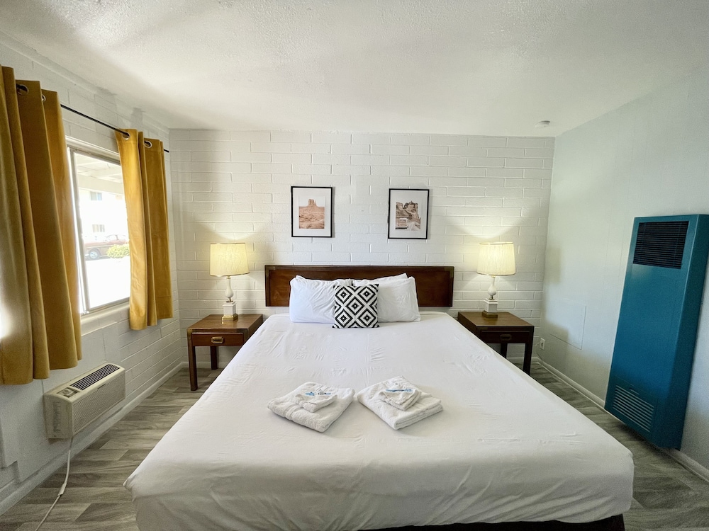 The Postcard Motel - photo 15