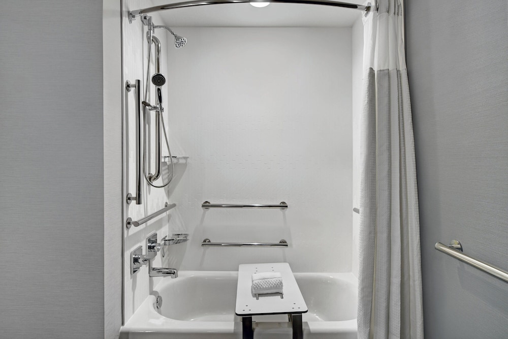 Courtyard by Marriott Manhattan Aggieville - photo 18
