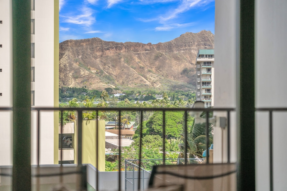 Deluxe Waikiki Condo Pool View FREE Parking & Wi Fi by Koko Resort Vacation Rentals - photo 24