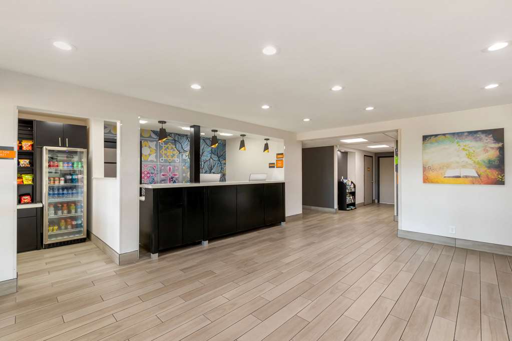 La Quinta Inn & Suites by Wyndham Des Moines West Clive - photo 17