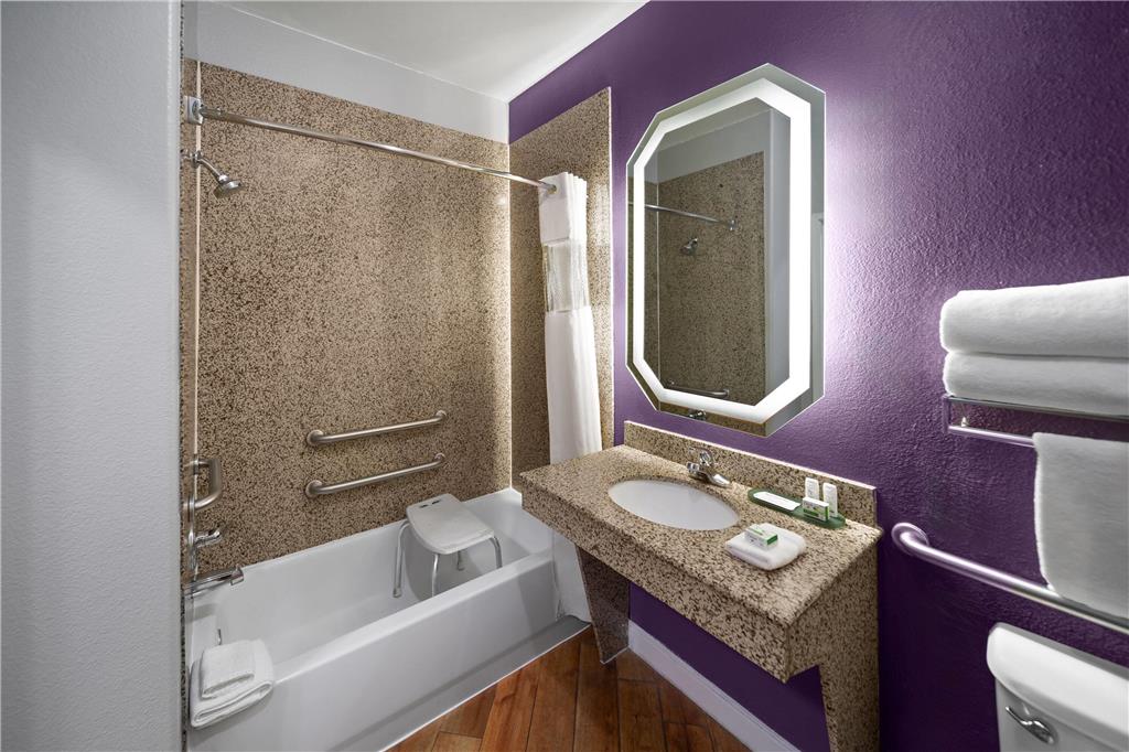 La Quinta Inn & Suites by Wyndham Brownwood - photo 19