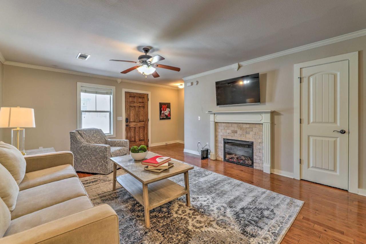 Charming Springdale Townhome about 5 Mi to Dtwn — 4-Star Luxury Hotel in Springdale, United States