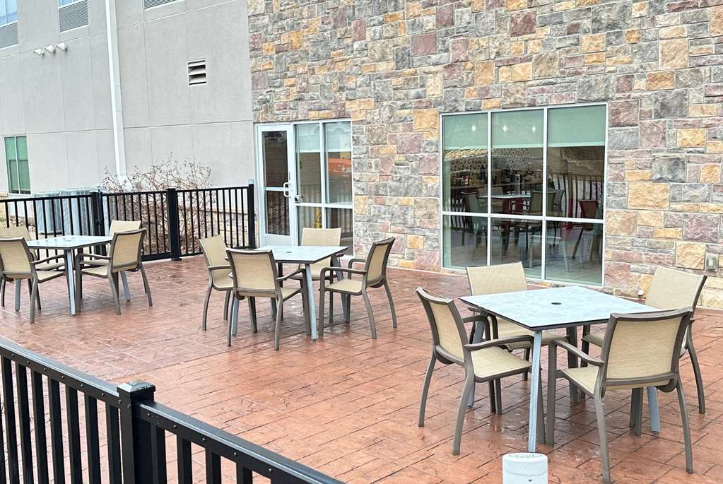 La Quinta Inn & Suites by Wyndham Jackson Cape Girardeau - photo 42
