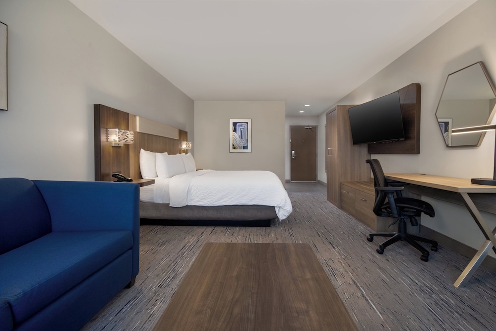 Holiday Inn Express & Suites Muskegon Grand Haven an IHG Hotel - photo 8