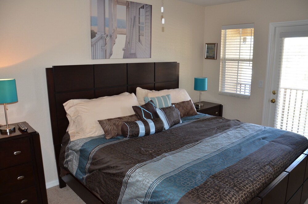 Premium 3 Bed 3 Bath Townhome - photo 7
