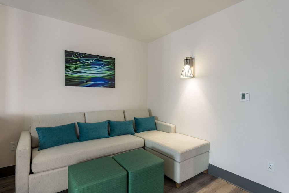 Comfort Suites Colorado Springs East Medical Center Area - photo 34