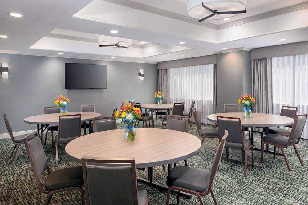 Hampton Inn Hartford Airport - photo 33