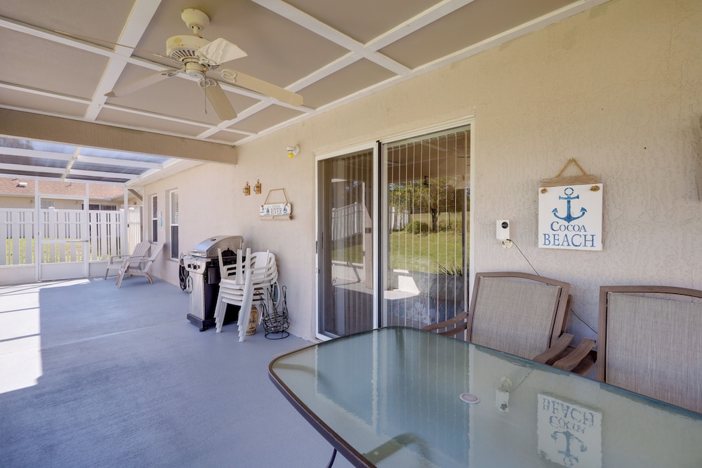 Bright Titusville Retreat with Lanai WFH Friendly — hotel in Titusville