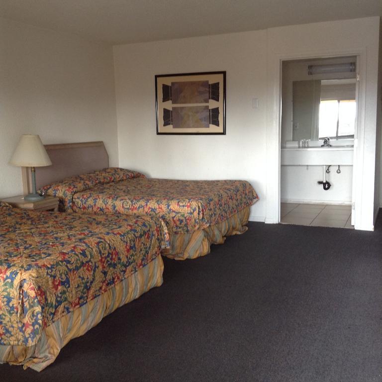Capri Motel - photo 14