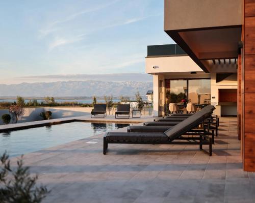 Villa Royal Sands — 4-Star Luxury Hotel in Privlaka, Croatia