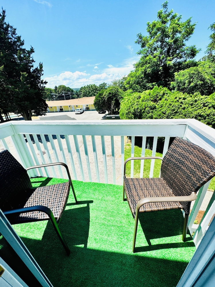 Blue Spruce Motel & Townhouses - photo 22