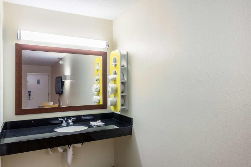 Motel 6 New Brunswick NJ - photo 28