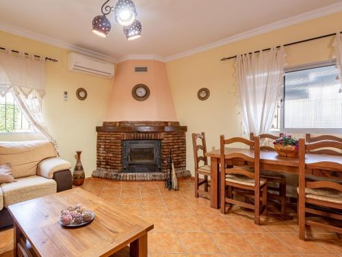 Alojamiento Rural Casa La Era — 4-Star Luxury Hotel in Almogia, Spain