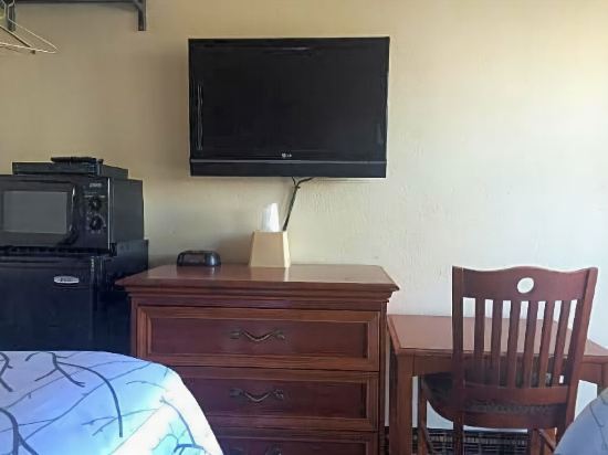 Van Ness Inn - photo 16