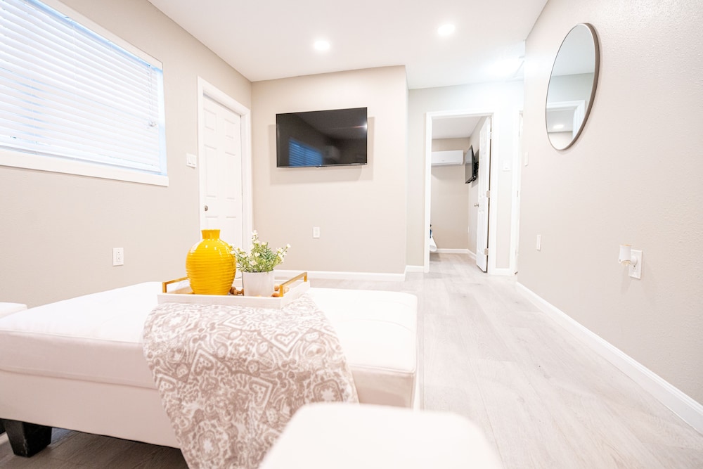 University Serenity Suites 14th - photo 8
