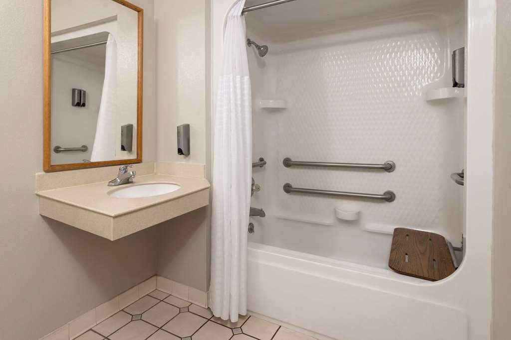 Days Inn & Suites by Wyndham Albany - photo 20