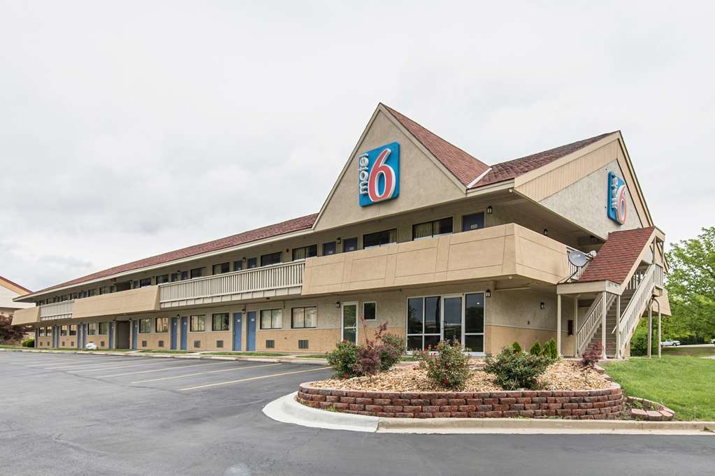 Motel 6 Overland Park KS - featured photo