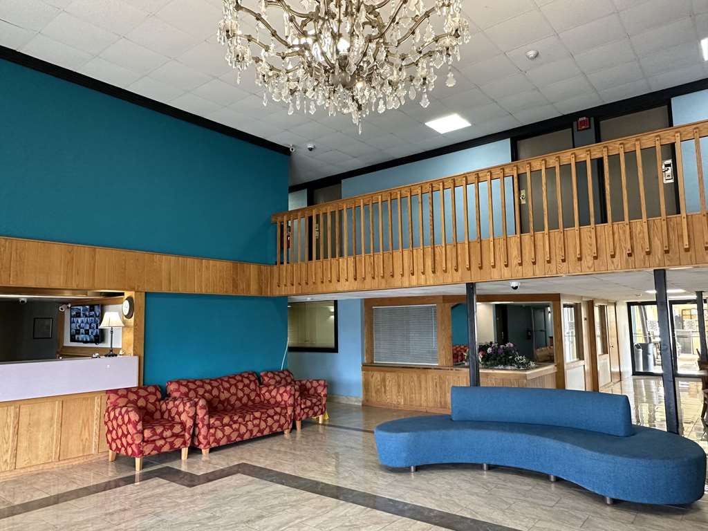 Econo Lodge Inn & Suites Bloomington - featured photo