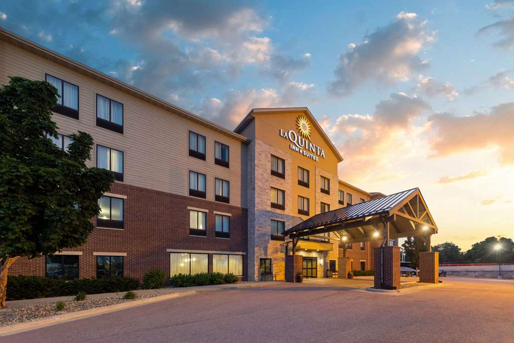 La Quinta Inn & Suites by Wyndham Sioux Falls - photo 4