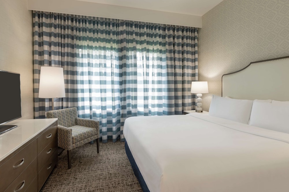 Embassy Suites by Hilton Philadelphia Valley Forge - photo 15
