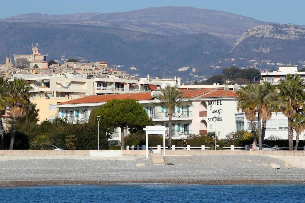 Motel Ascot Hotel & Appartements - carbon neutral hotel in Cagnes-Sur-Mer