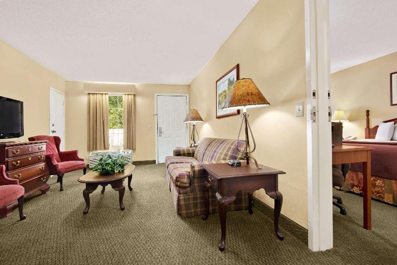 Baymont by Wyndham Eufaula - photo 9