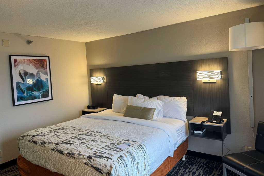 Wingate by Wyndham Dayton North - photo 15