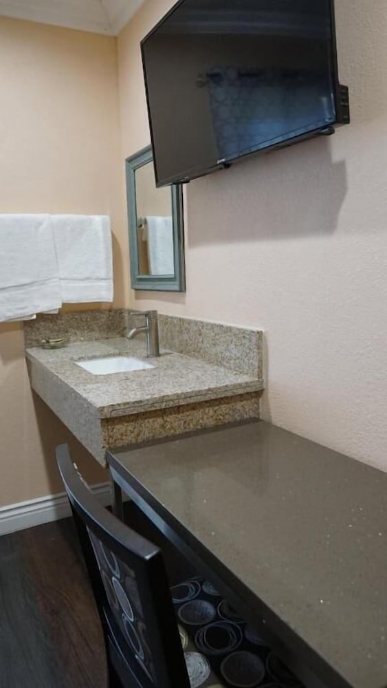 Holly Crest Hotel Los Angeles LAX Airport - photo 14