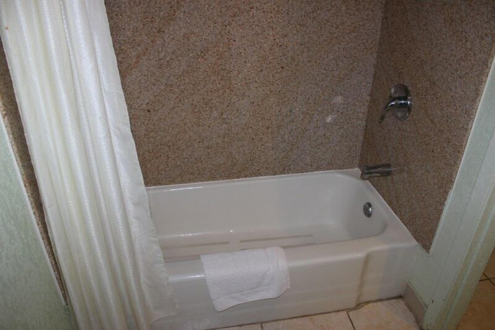 Sportsman Motel - photo 9