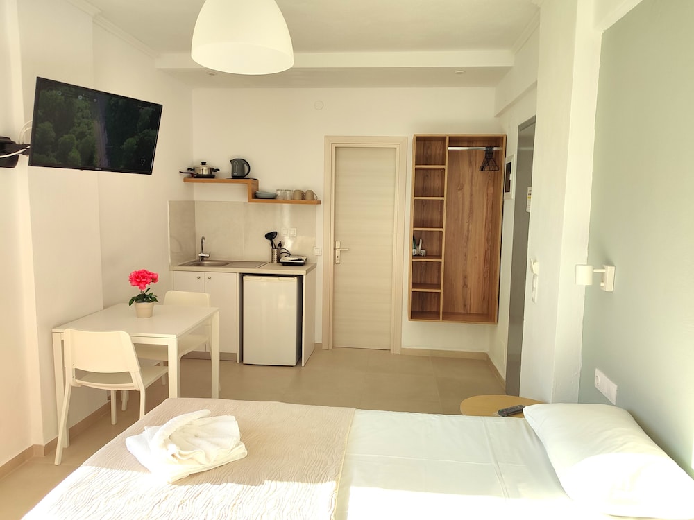 Kostas Apartments — 4-Star Luxury Hotel in Hersonissos, Greece