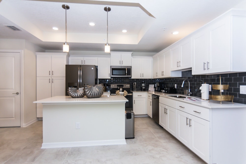 Elegant Apartment 3BR2BA Near Disney PoolLazy River at Storey Lake Resort SL47318 — 4-Star Luxury Hotel in Kissimmee, United States