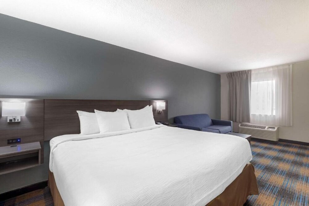 Downtown Inn & Studio Suites - photo 8