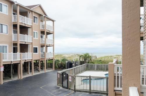Sea La Vie by Bryant Real Estate