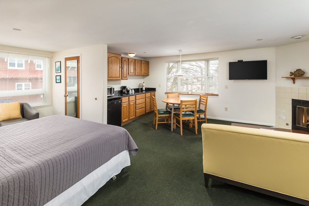 Old Harbor Inn - photo 14