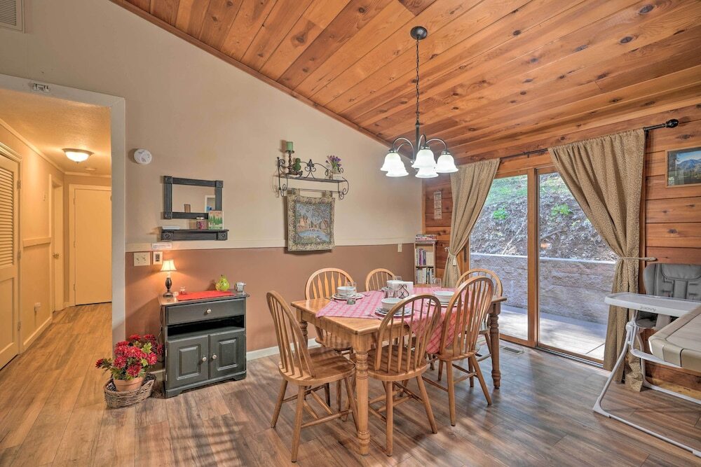 11 Mi to Apple Hill: Pollock Pines Resort Cabin - photo 5