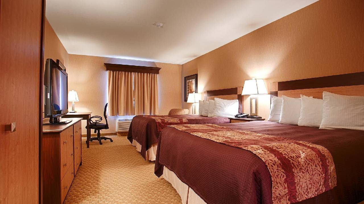 Crandon Inn and Suites - photo 8