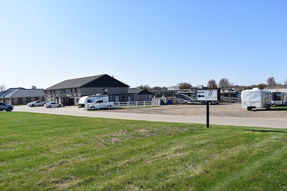 Heartland Hotel and Suites - photo 28
