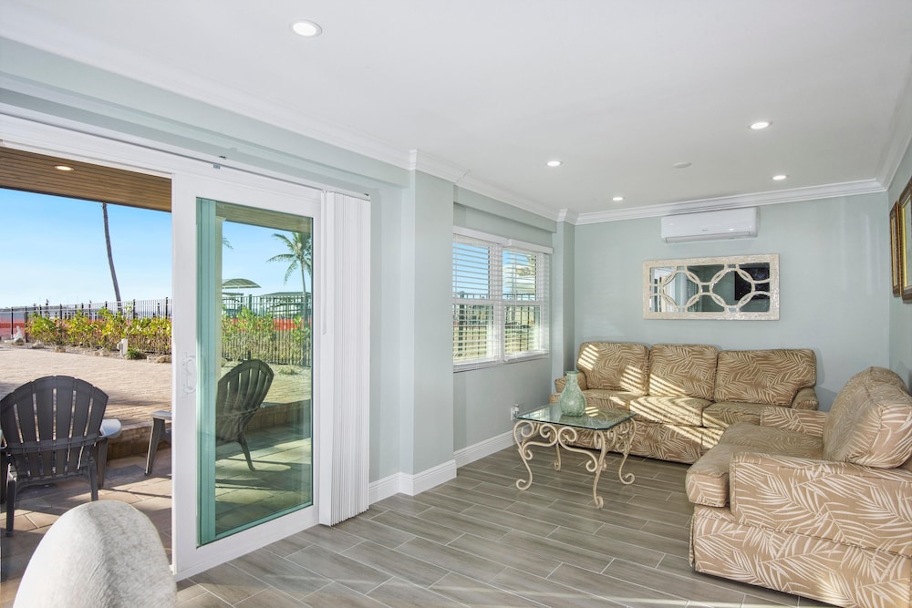 Bayview Sunset Getaway by Sun Palace Vacations in Fort Myers Beach, United States