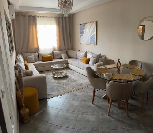 Le Marrakchi 2 chambres Parking Wifi — 4-Star Luxury Hotel in Marrakesh, Morocco
